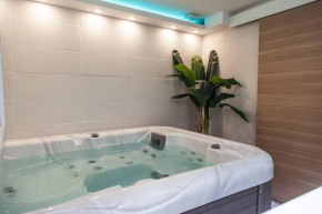 L'Escapade-Hypercentre-Spa-parking privé-tout équipé-refait à neuf